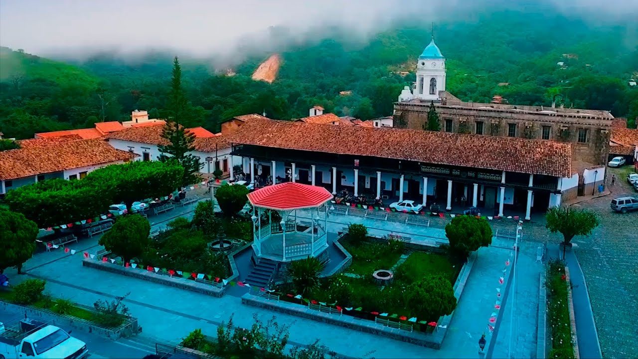 Explore San Sebastián del Oeste