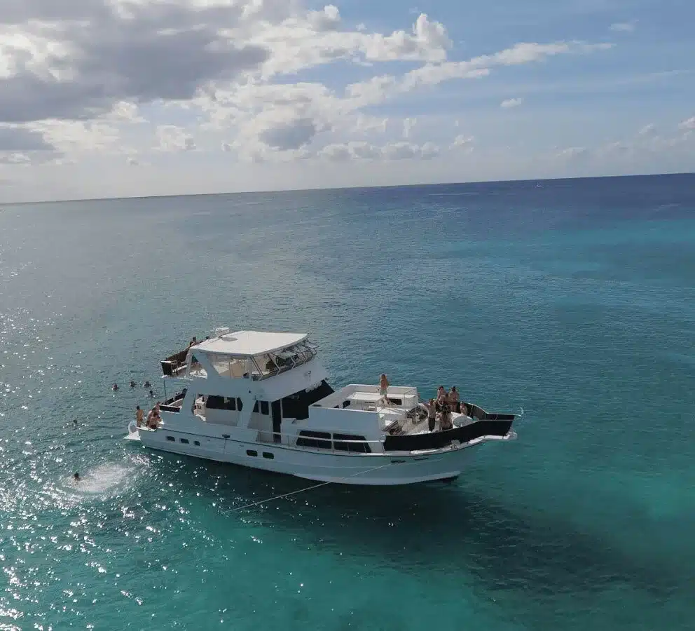 Puerto Aventuras yacht charter